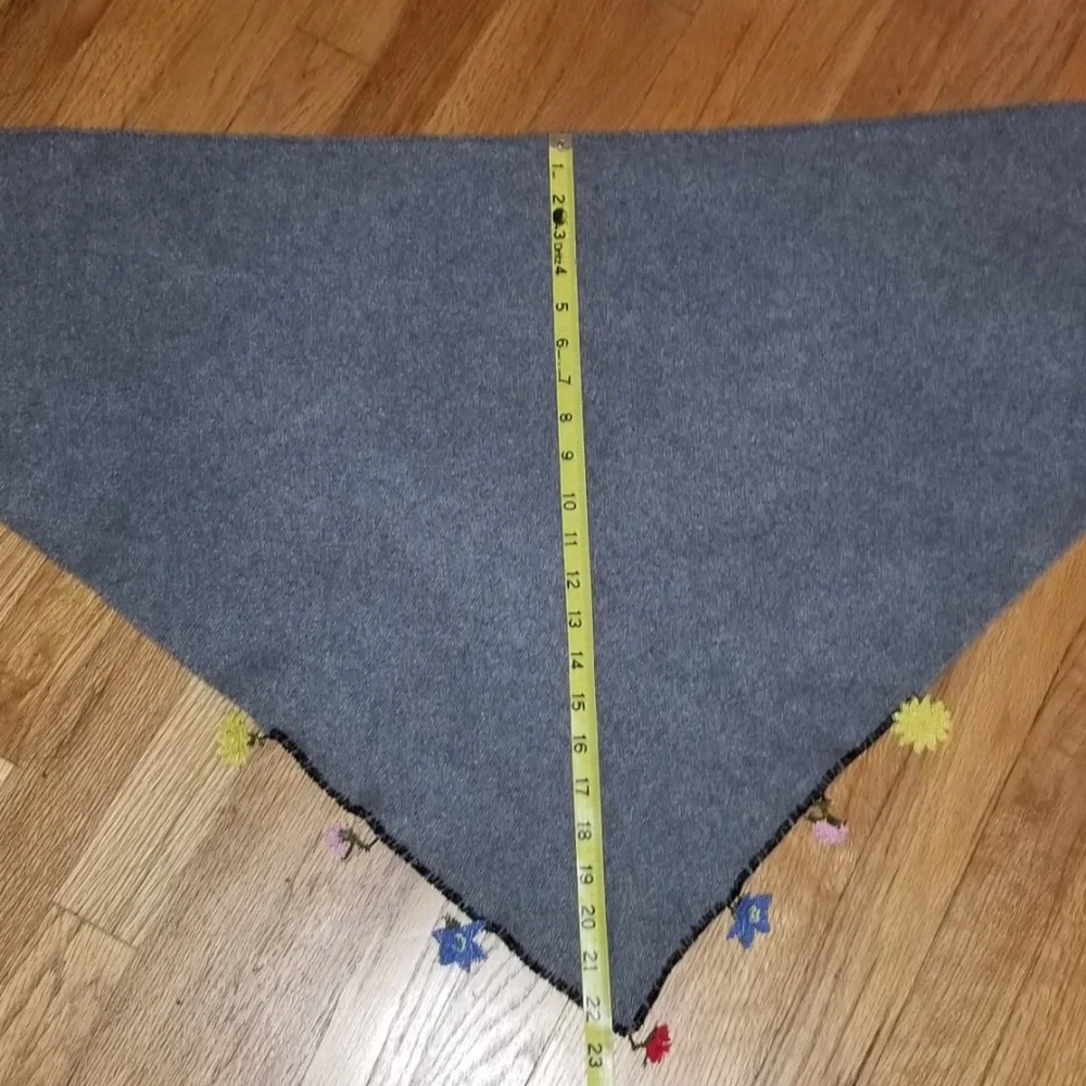 NWOT- Cashmere in Love (CiL) Scarf - Picture 4 of 7
